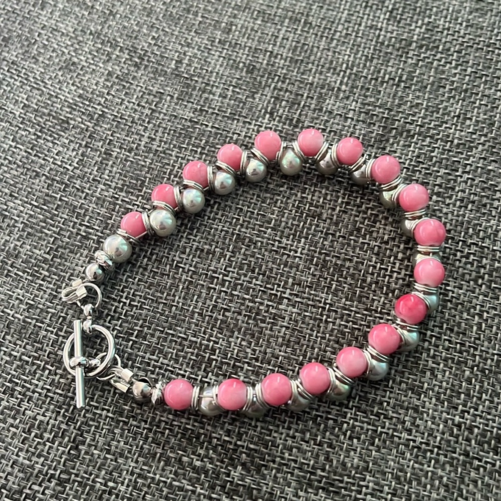 Glass ombré pink silver iridescent tone beaded 8” toggled bracelet